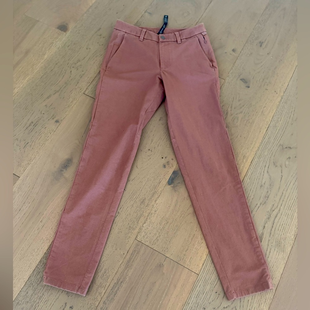 Men's lululemon athletica Brown Slim Pants

Lightly worn